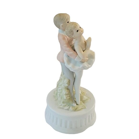 Vintage Lefton Boy & Girl Ballet Swan Lake Music Box Figurine 1982 - Picture 4 of 11